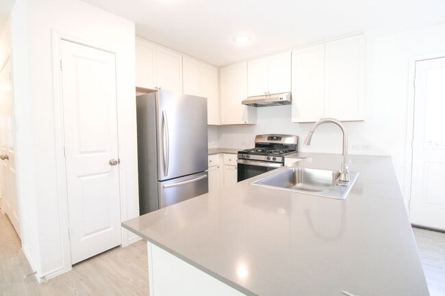 Building Photo - ************Move In Special- 2 WEEKS FREE!!!!************