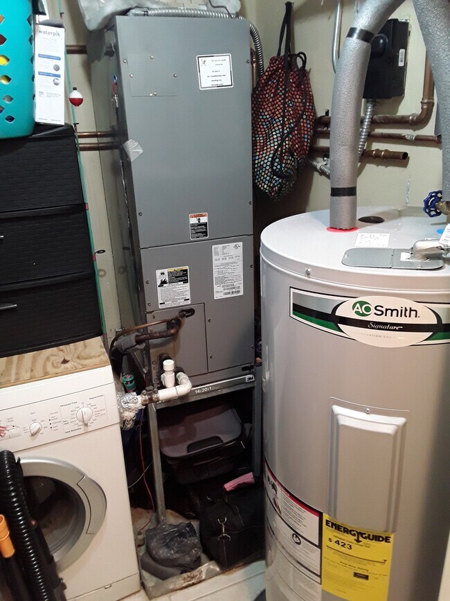 Building Photo - 2881 NE 32nd St