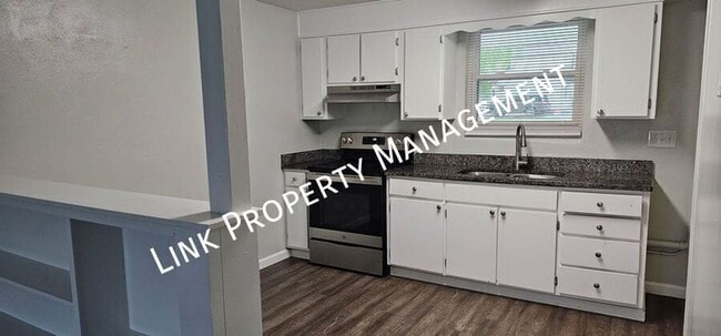 Building Photo - 1640 Keeble St