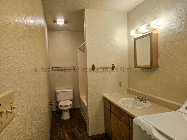 Building Photo - 51 Cedar Creek Ct