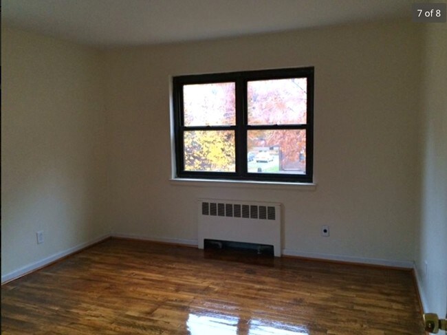 Building Photo - 261 Malden Pl