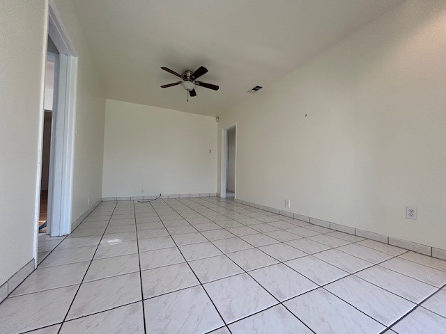 Middle bedroom - 11235 Lynrose St