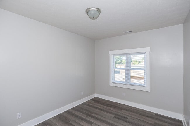 Building Photo - 5143 Washington St