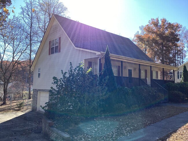 Building Photo - Great Family Home