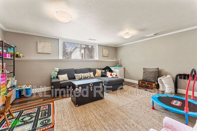 Building Photo - 303 Brentwood St