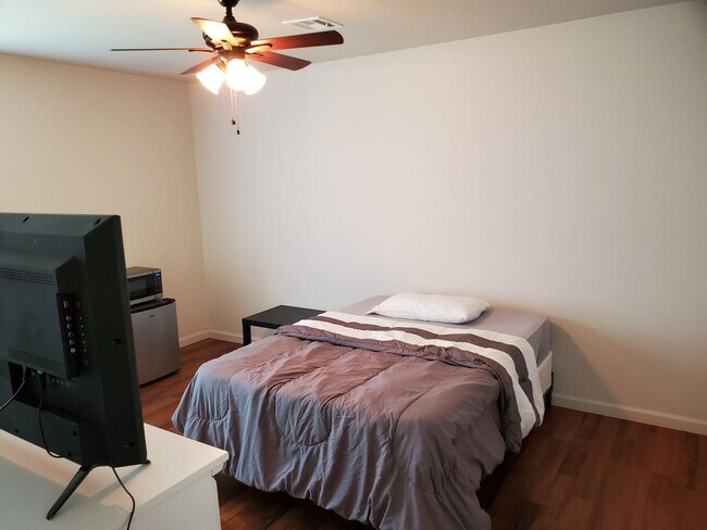 Building Photo - 37 W Thatcher St