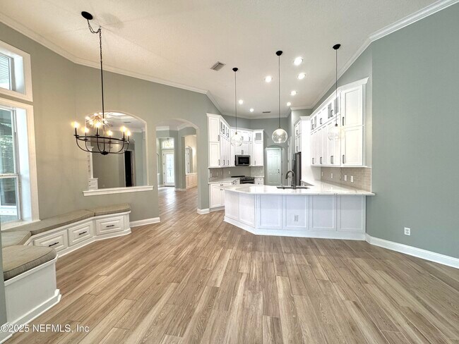 Building Photo - 642 Port Charlotte Dr