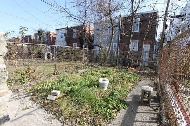 Building Photo - 124 W Pomona St