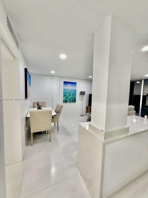 Building Photo - 1100 Alton Rd