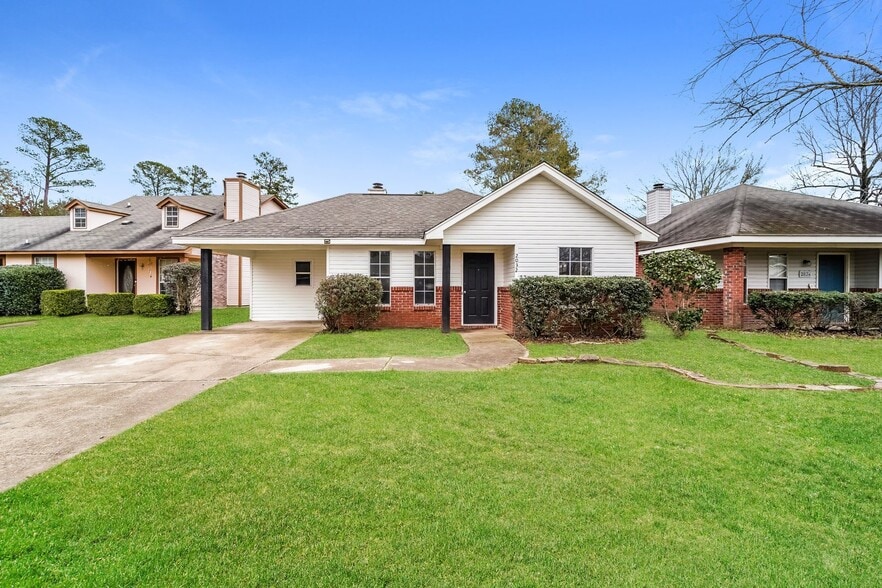 Building Photo - 2032 Red Oak Dr