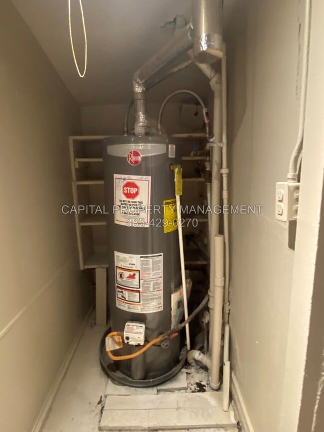 Building Photo - One Bedroom Home