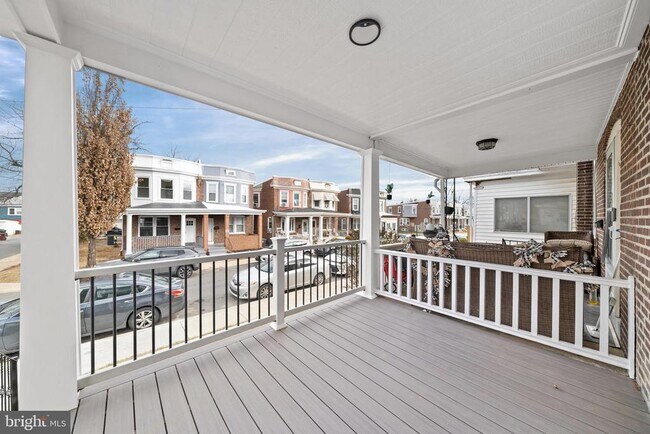 Building Photo - 504 W 26th St