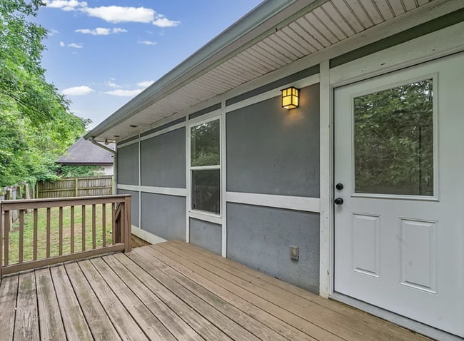Building Photo - 4 Bedroom Home with Main-Level Primary and Fenced Backyard