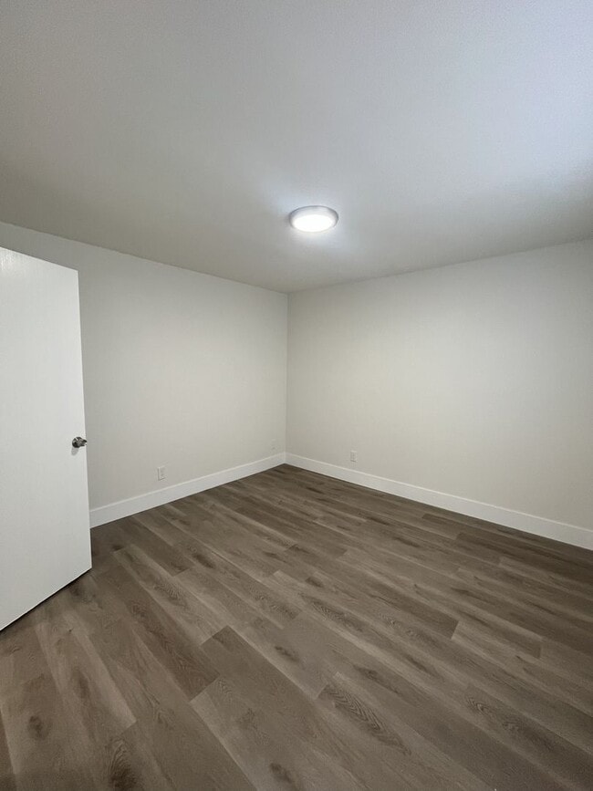 Building Photo - Downstairs Unit Newly Remodeled!!! MUST SE...