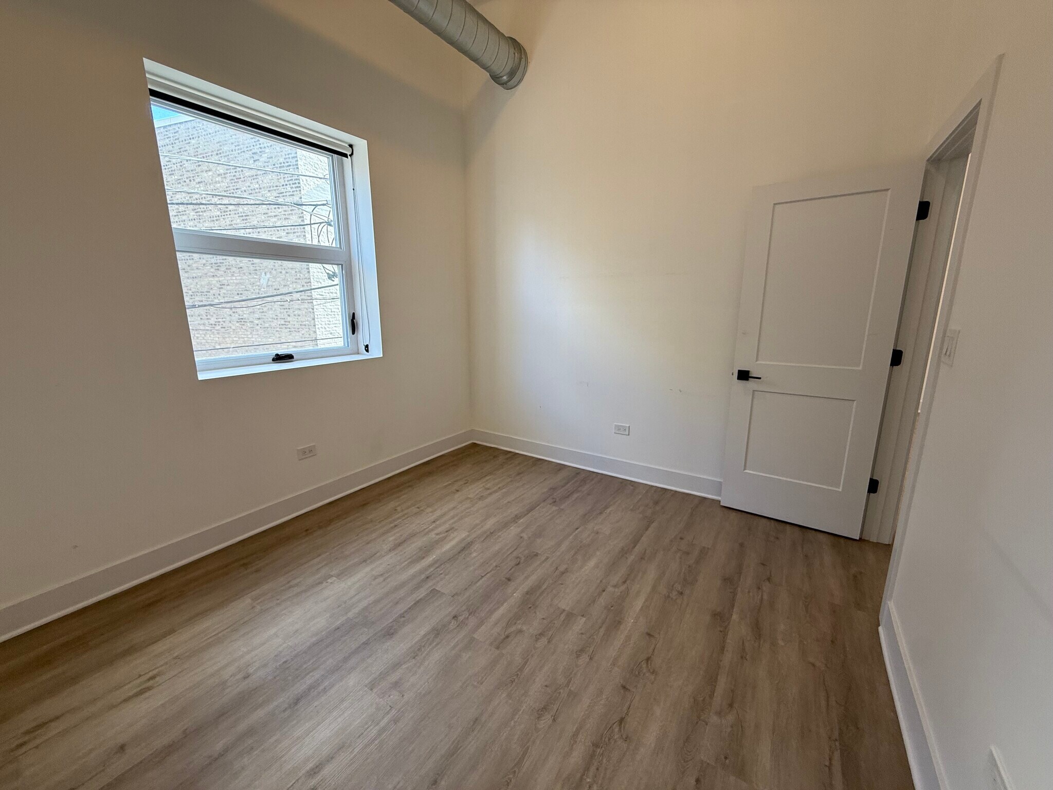 Building Photo - 4735 N Artesian Ave