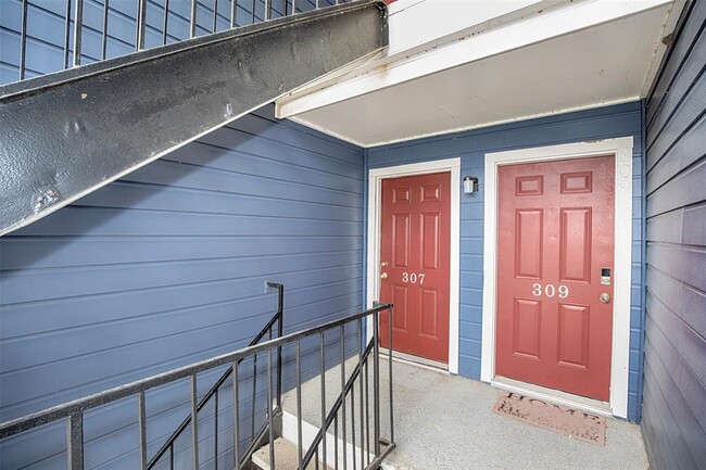 Building Photo - 18511 Egret Bay Blvd