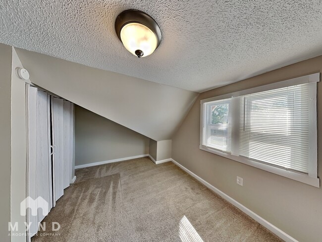 Building Photo - 96 N Center St