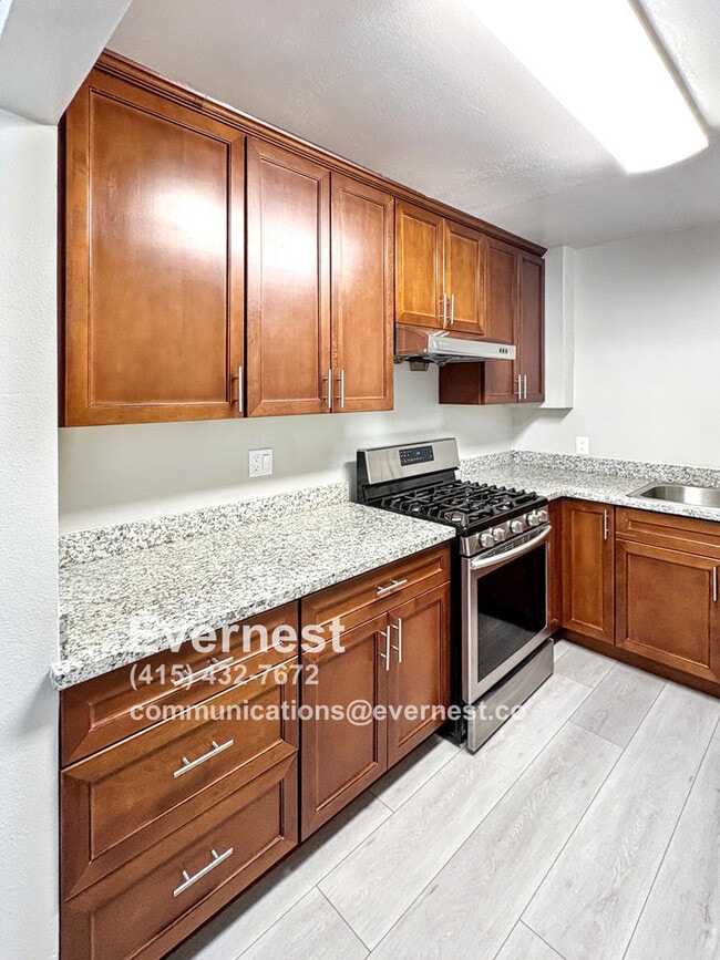 Building Photo - Charming 2-Bedroom, 1-Bathroom House in a ...