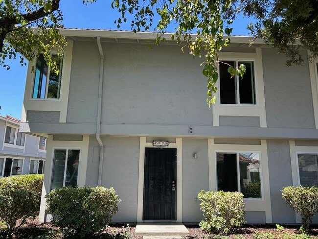 Building Photo - 4910 Lowry Rd