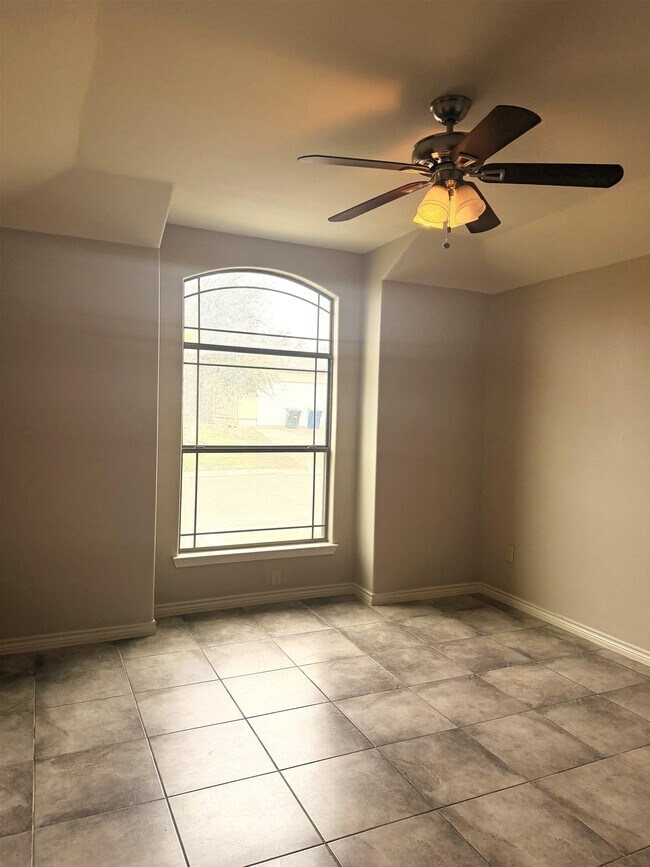 Building Photo - 616 Waxwing Cedar Drive