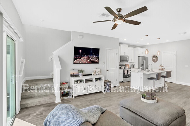 Building Photo - 14125 Sterely Ct S