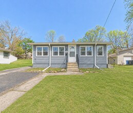 Building Photo - 2 Bedroom 2 Bathroom Home Available