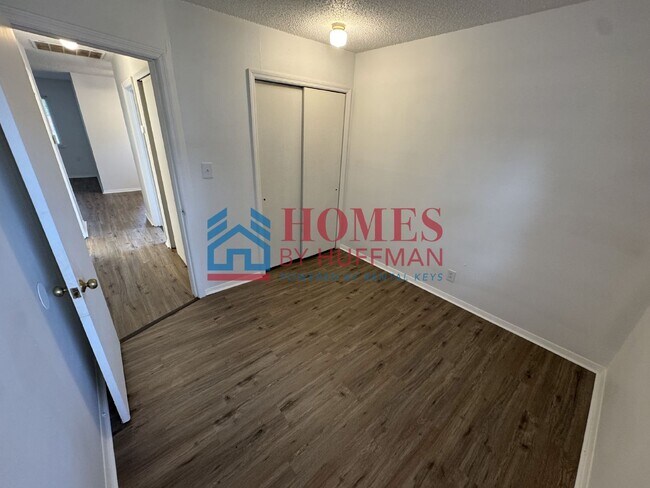 Building Photo - Two Bedroom Duplex | Eastside