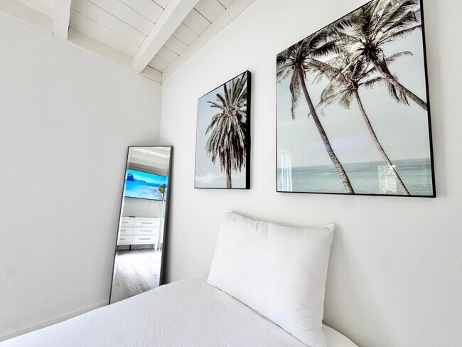 Building Photo - 1130 NE 18th Ave