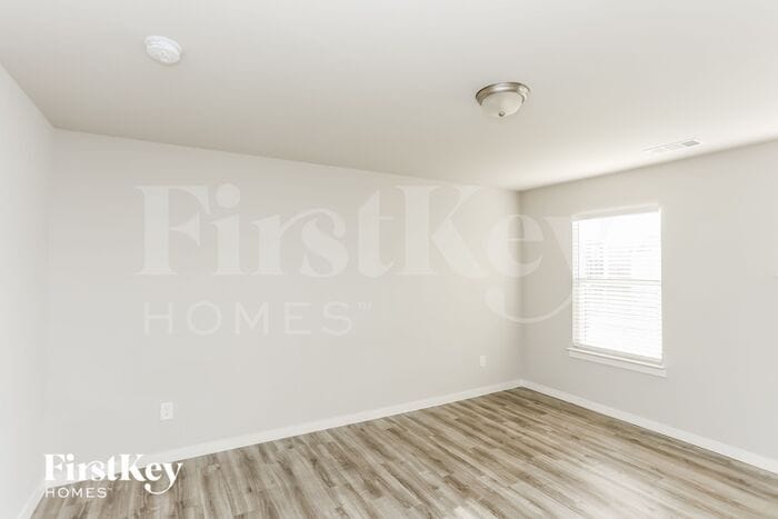 Building Photo - 616 Ava Trl