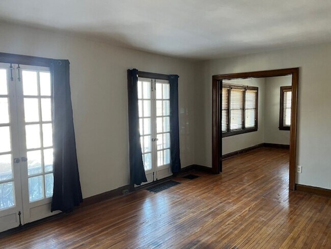 Building Photo - 361 Cliffside Dr