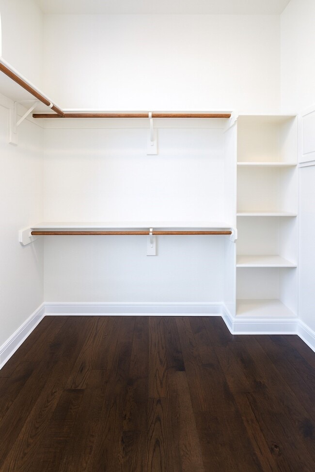 Building Photo - 10706 White Oak Park Ct