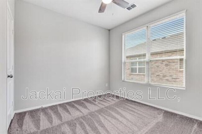 Building Photo - 1217 Benwick Dr