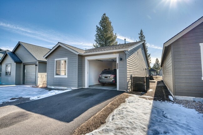 Building Photo - Beautiful Home with Modern Comforts