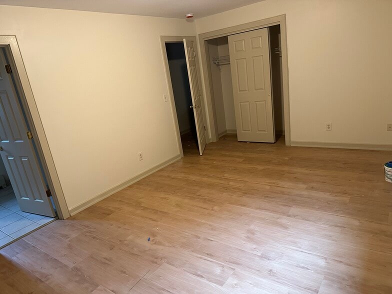 Building Photo - 159 N Leverett Rd