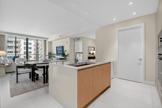 Building Photo - 3100 N Ocean Dr