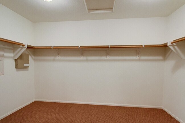 Building Photo - Beautiful Sky Ranch home with Spectacular Views!