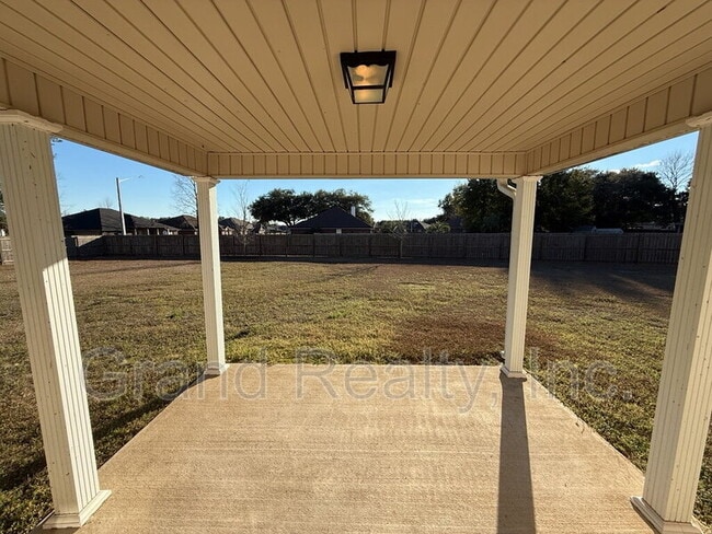 Building Photo - 5621 Flume Dr