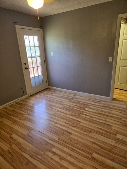 Building Photo - 305 Bolivar Ave