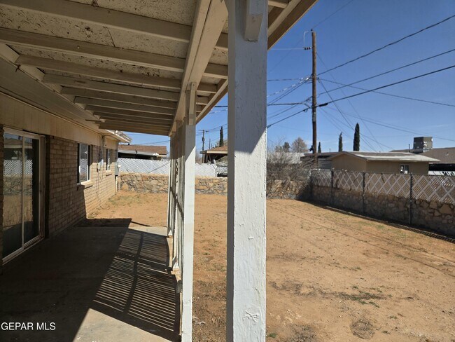 Building Photo - 5632 Salem Dr