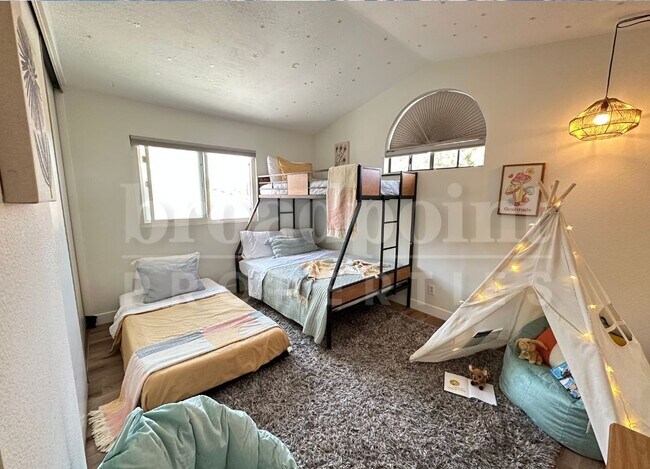 Building Photo - 1174 La Tortuga Dr
