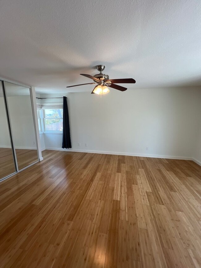 Building Photo - Stunningly Upgraded 3 Bed/2.5 Bath Home