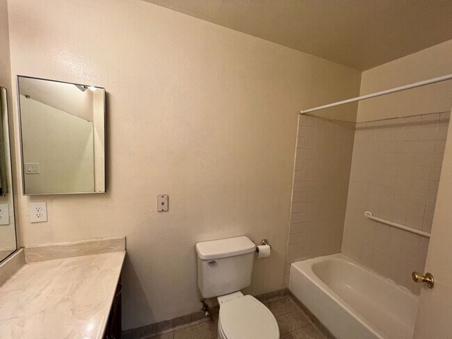 Building Photo - Three Bedroom Single Story SE Reno Home