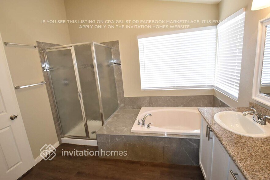 Building Photo - 6440 Silver Dawn Ln