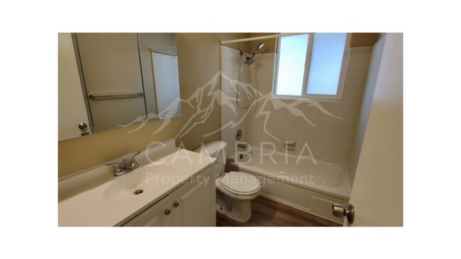 Building Photo - Roomy 4 Bedroom Rambler