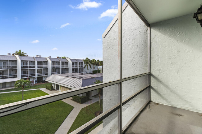 Building Photo - 1300 Seaway Dr