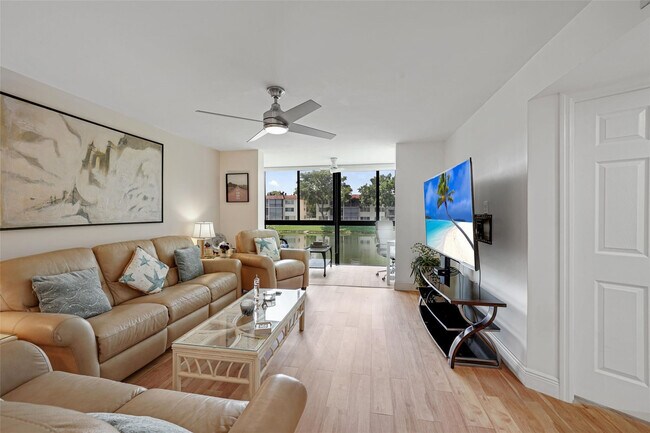 Building Photo - 361 S Hollybrook Dr