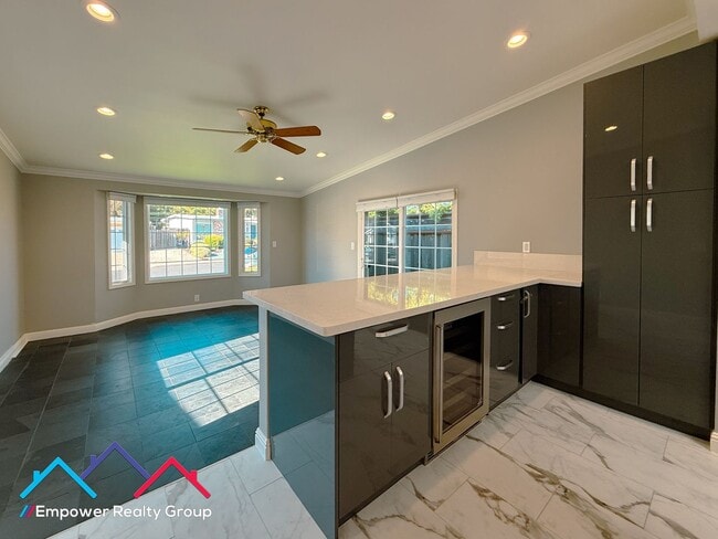 Building Photo - 3 bed 2 bath Single Family Home is Desired Millbrae Neighborhood