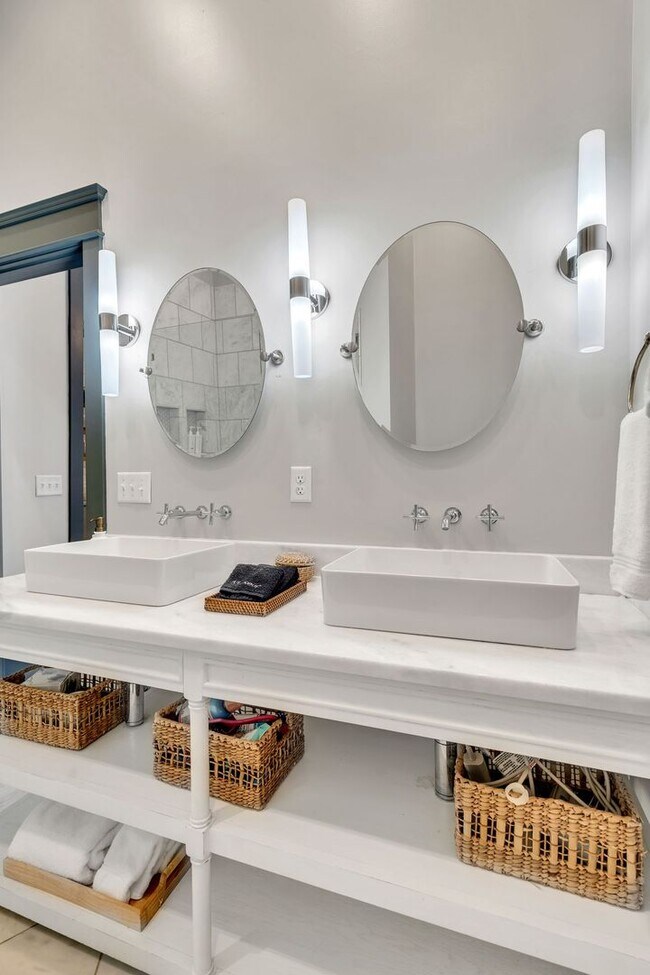 Building Photo - AVAILABLE SEPTEMBER 1ST. Beautifully Restored and FULLY Furnished professionally decorated East N...