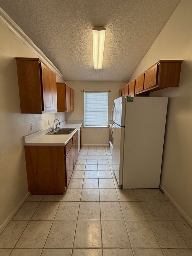 Building Photo - 150 Lakemont Dr