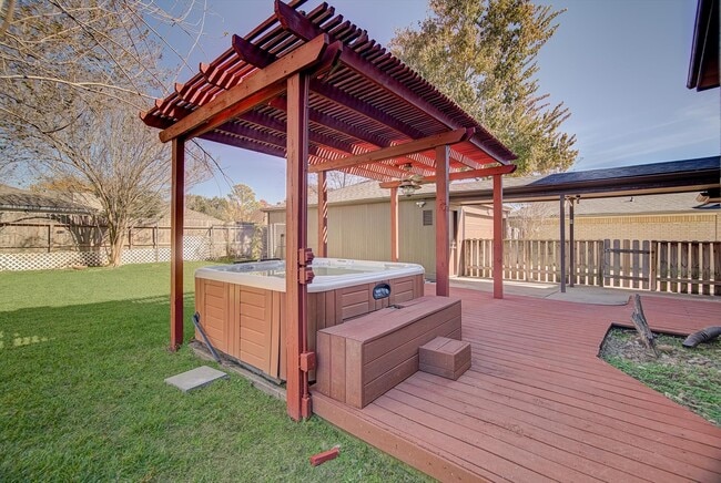 Building Photo - 2807 Planters St